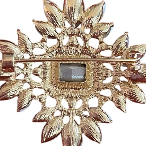 Brooch Emerald Green Bling Pin Rhinestone Crystal Flower Statement Jewelry - Picture 5 of 5